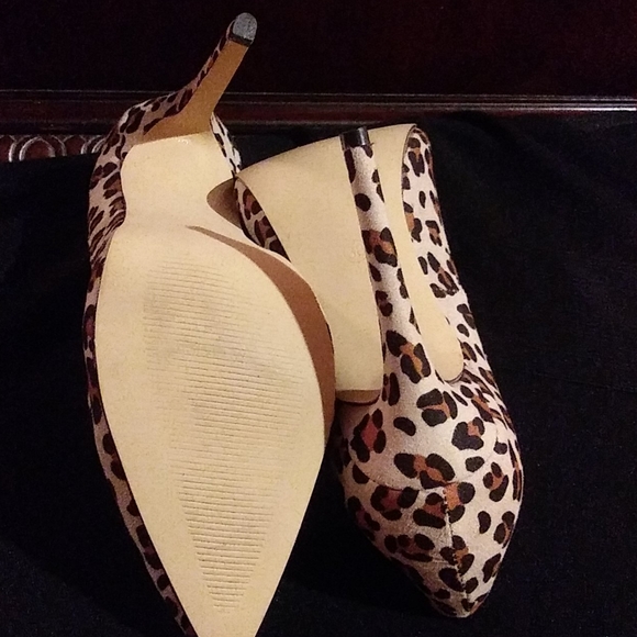 Leopard Pumps - Picture 4 of 4
